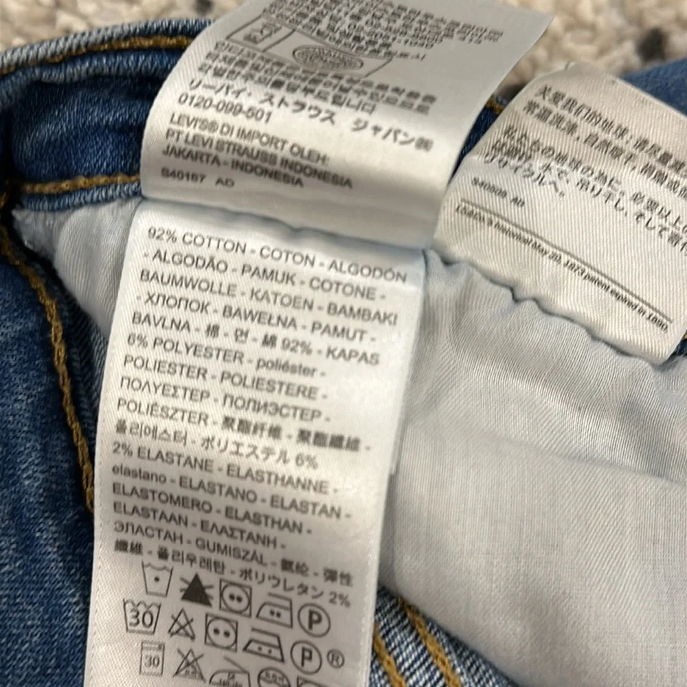 Levi's High Rise Shorts - Picture 5 of 7